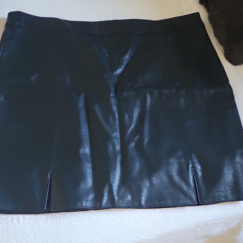 Shinestar Black Mini Pencil Skirt with Slit